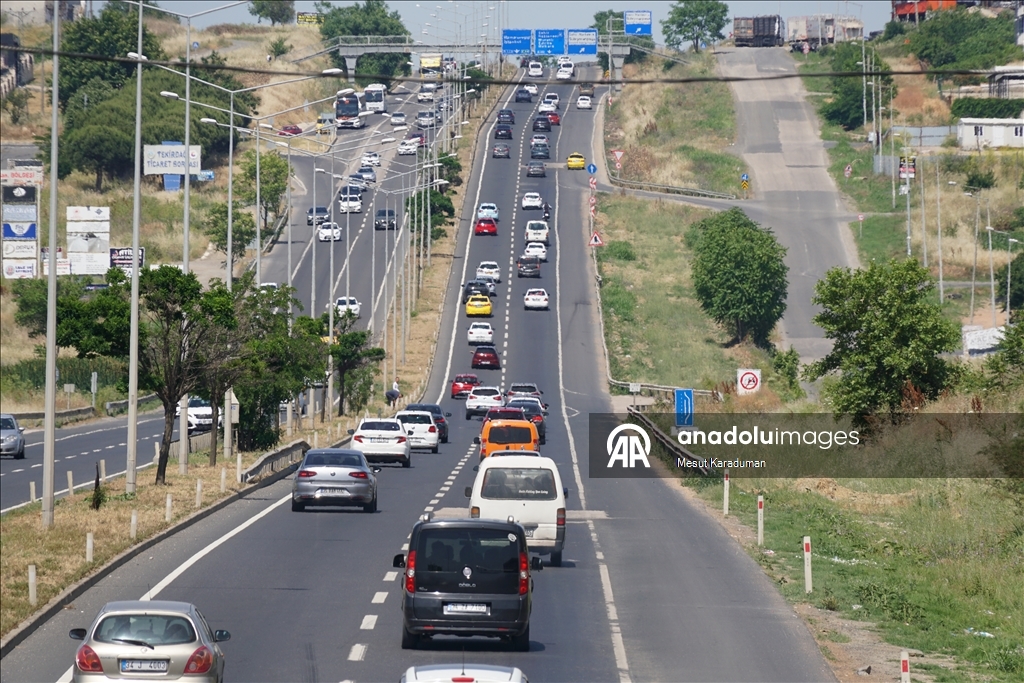 Tekirdağ-İstanbul yolunda bayram tatilinden dönüş yoğunluğu başladı