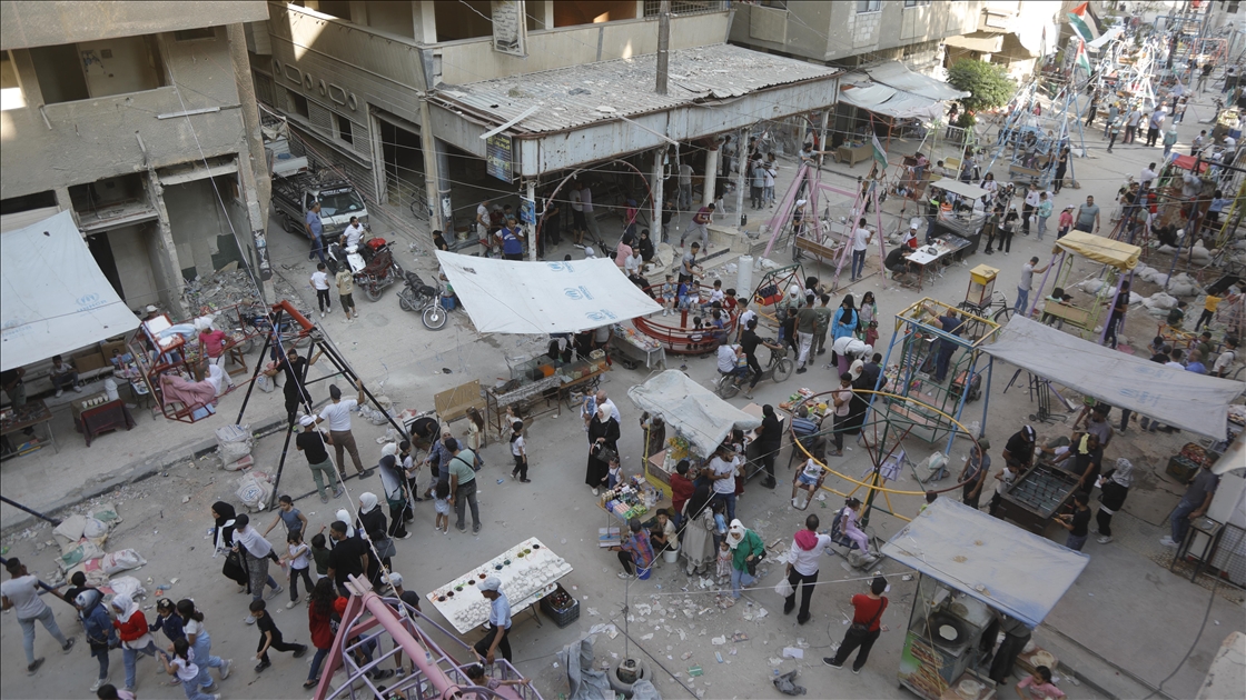 Suriye'nin başkenti Şam'da Filistinlilerin yaşadığı Yarmuk Kampı'nda Kurban Bayramı