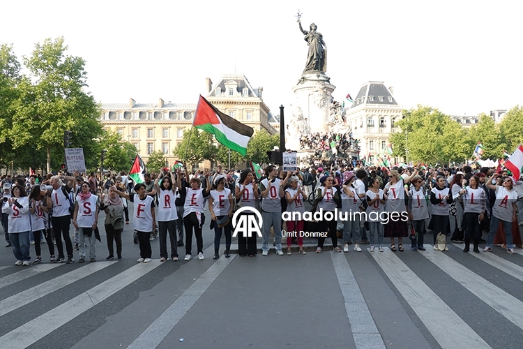 Paris’te, İsrail'in Gazze’ye yardım götüren "Madleen" gemisine saldırısı protesto edildi