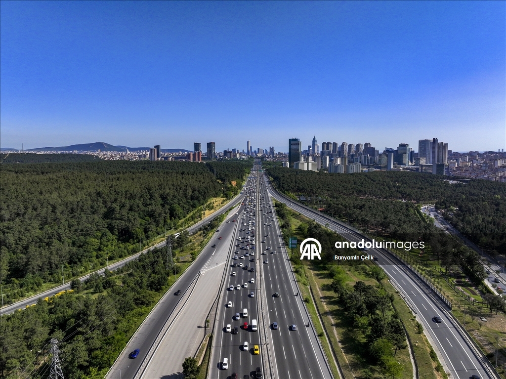 İstanbul'da bayram tatili dönüşü trafik yoğunluğu başladı