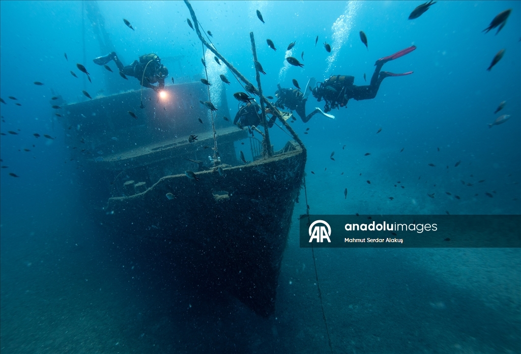 İzmir'in eşsiz koyları bayramda dalış tutkunlarını ağırladı