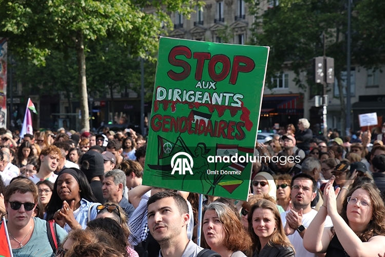 Paris’te, İsrail'in Gazze’ye yardım götüren "Madleen" gemisine saldırısı protesto edildi