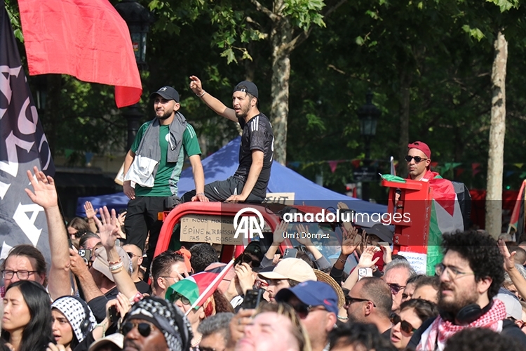 Paris’te, İsrail'in Gazze’ye yardım götüren "Madleen" gemisine saldırısı protesto edildi