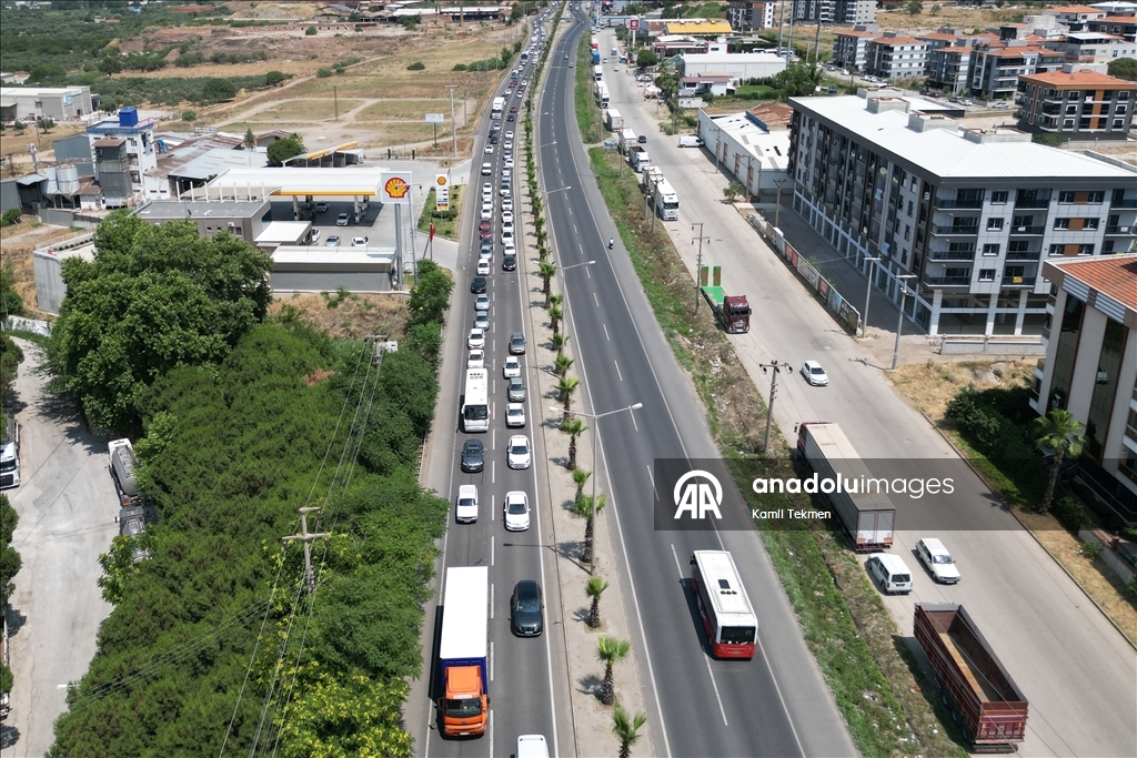 Bayram tatilinden dönen sürücüler, Manisa'da akıcı yoğunluk oluşturdu