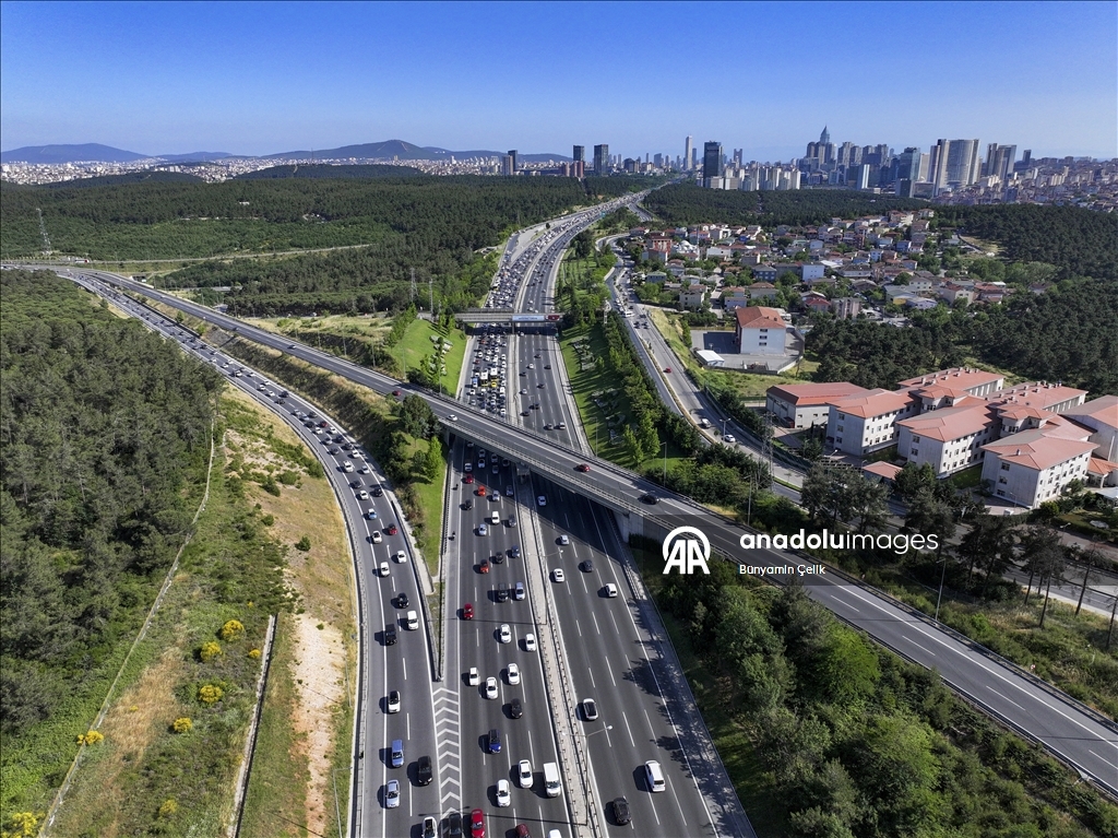 İstanbul'da bayram tatili dönüşü trafik yoğunluğu başladı