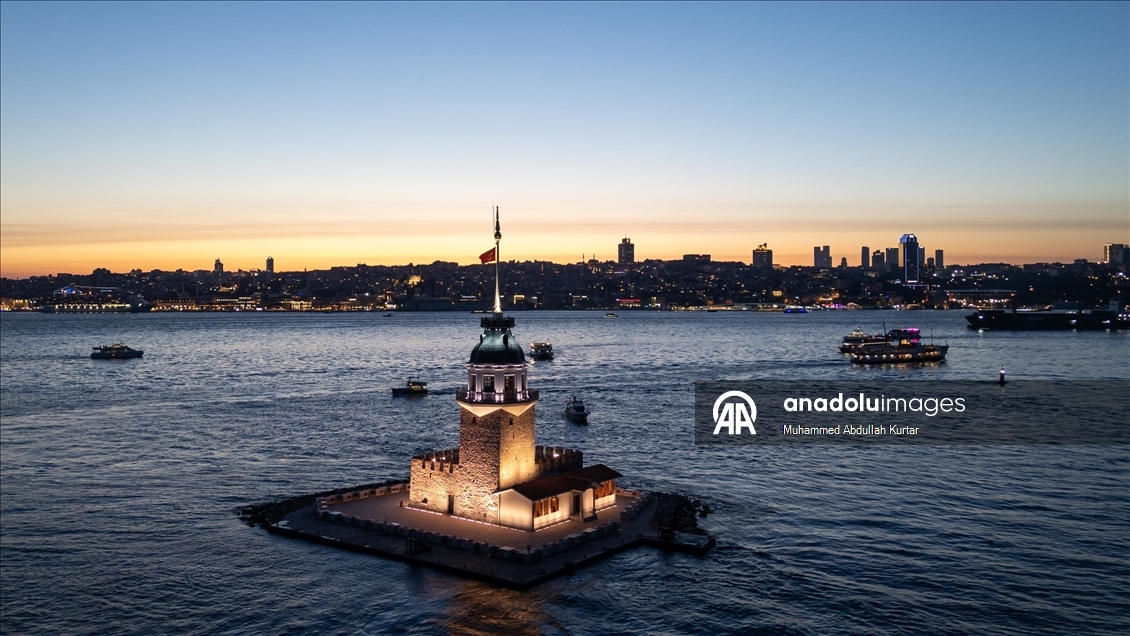İstanbul Boğazı'nın incisi Kız Kulesi, havadan görüntülendi