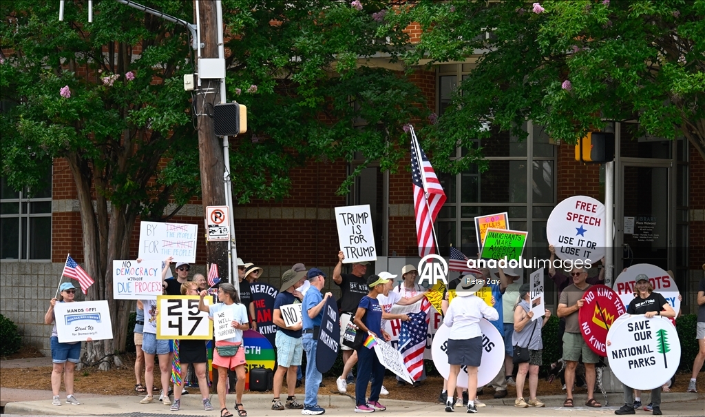 В Шарлотте прошла акция против администрации Трампа