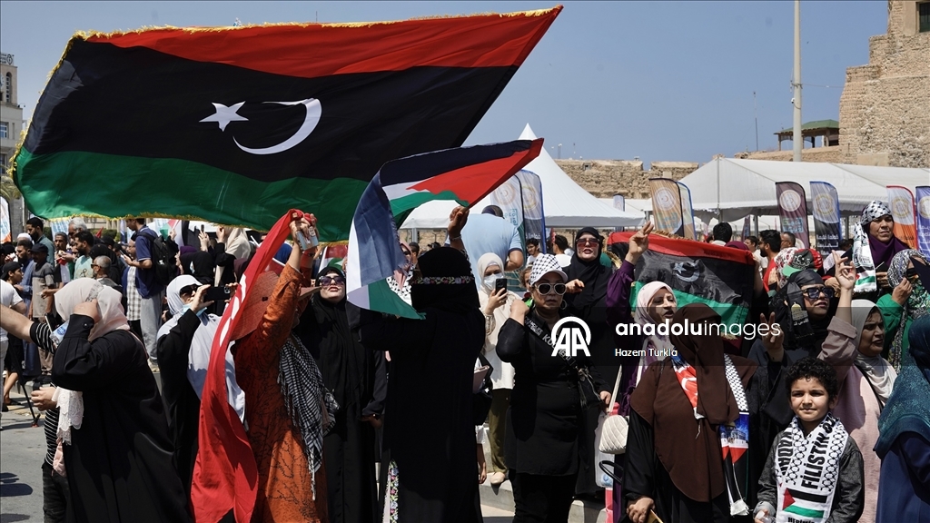Libyalılar Gazze’ye ilerleyen Mağrib Direniş Konvoyu’nu başkent Trablus’ta coşkuyla karşıladı