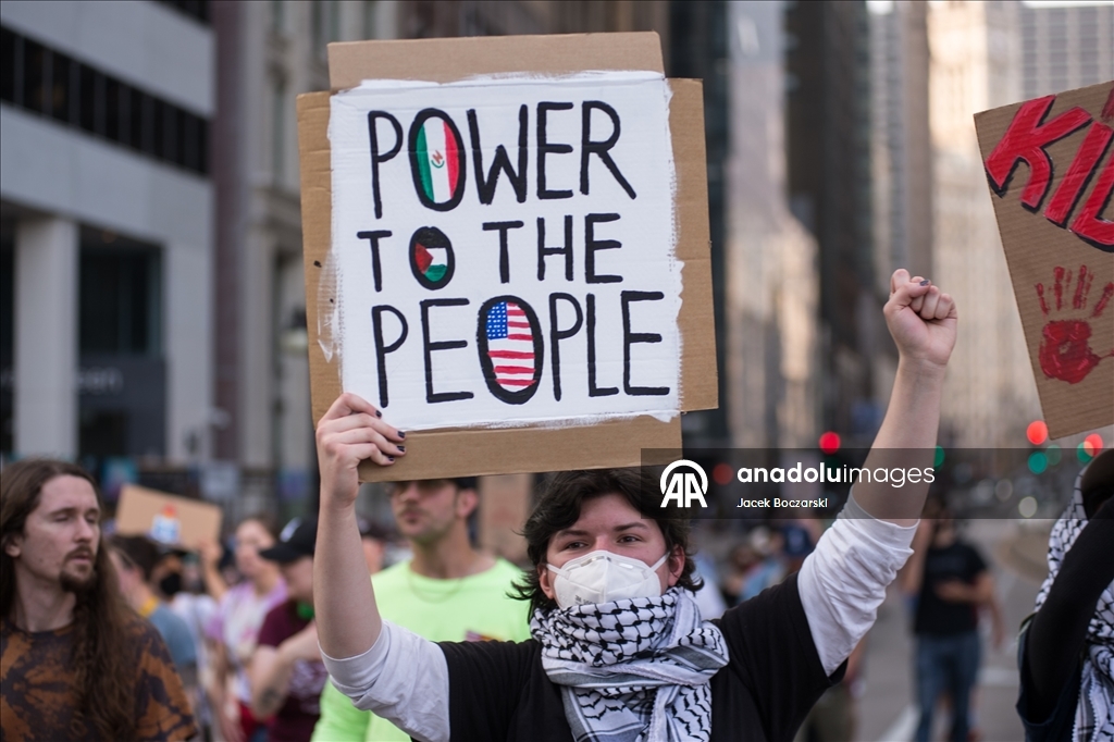 Chicago'da göçmenlere yönelik gerçekleştirilen operasyonlara karşı protesto düzenlendi
