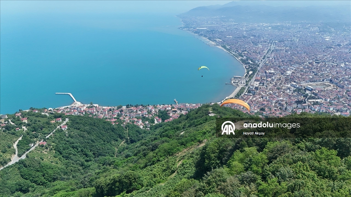 Mavi ve yeşilin buluştuğu Ordu, yamaç paraşütü tutkunlarını ağırlıyor