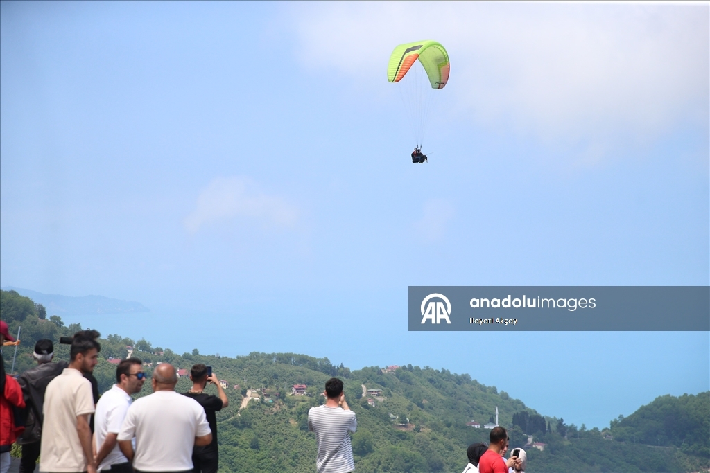 Mavi ve yeşilin buluştuğu Ordu, yamaç paraşütü tutkunlarını ağırlıyor