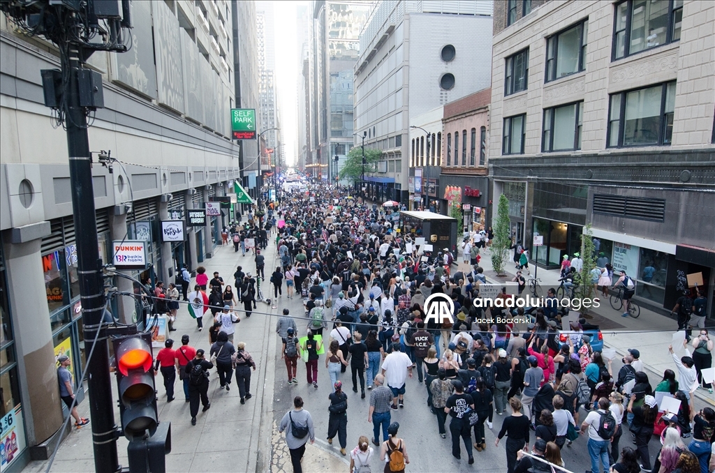 Chicago'da göçmenlere yönelik gerçekleştirilen operasyonlara karşı protesto düzenlendi