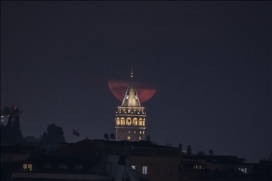 Full moon in Istanbul