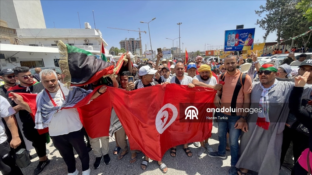 Gazze’ye ilerleyen Mağrib Direniş Konvoyu, Libya’nın Misrata kentinde güllerle karşılandı
