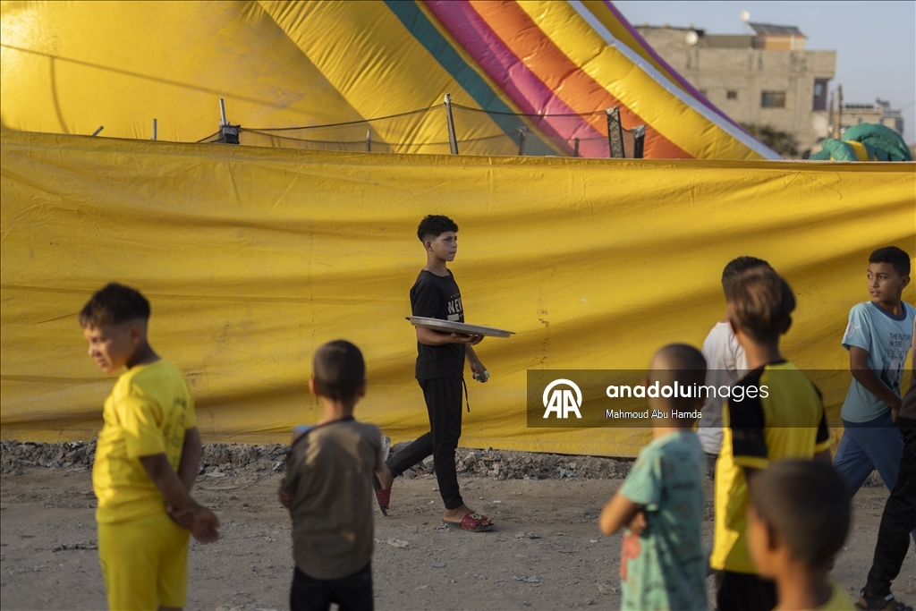 أطفال غزة.. عمل شاق تحت وطأة التجويع والإبادة الإسرائيلية