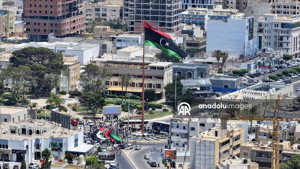 Gazze’ye ilerleyen Mağrib Direniş Konvoyu, Libya’nın Misrata kentinde güllerle karşılandı