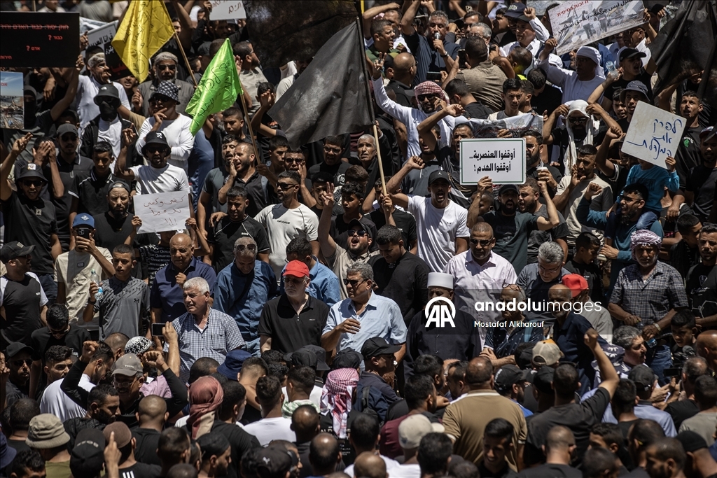 آلاف العرب يتظاهرون بالنقب احتجاجا على هدم إسرائيل منازلهم