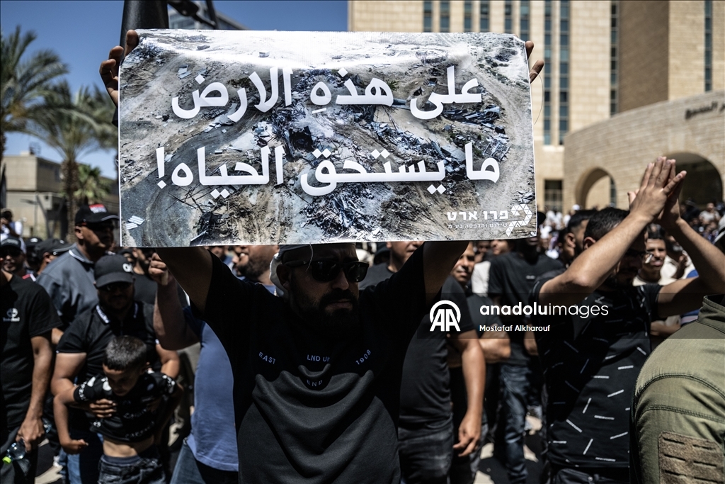 آلاف العرب يتظاهرون بالنقب احتجاجا على هدم إسرائيل منازلهم