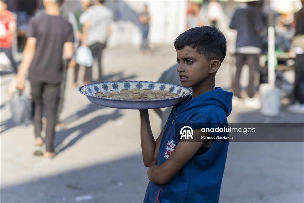 أطفال غزة.. عمل شاق تحت وطأة التجويع والإبادة الإسرائيلية