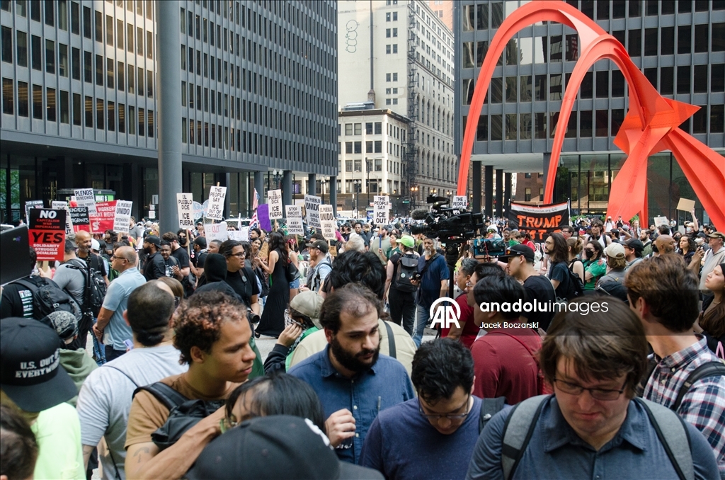 Chicago'da göçmenlere yönelik gerçekleştirilen operasyonlara karşı protesto düzenlendi