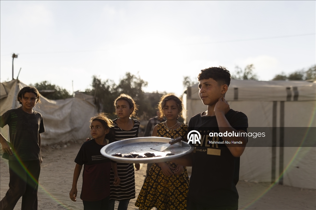 أطفال غزة.. عمل شاق تحت وطأة التجويع والإبادة الإسرائيلية
