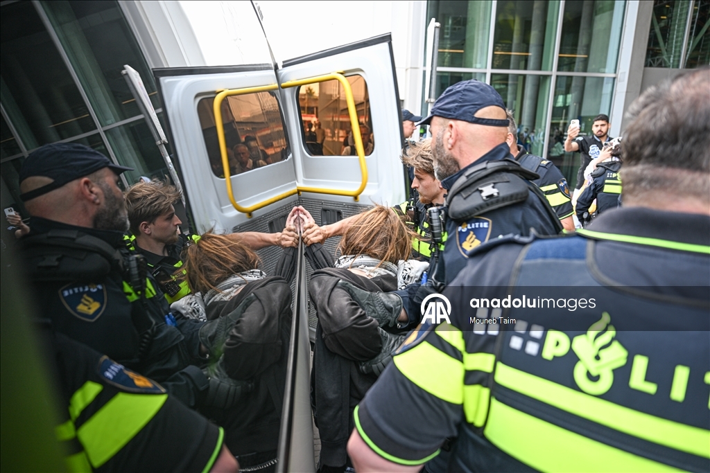 Lahey'de İsrail'in “Madleen ”i alıkoymasına karşı düzenlenen gösteriye Hollanda polisi müdahale etti