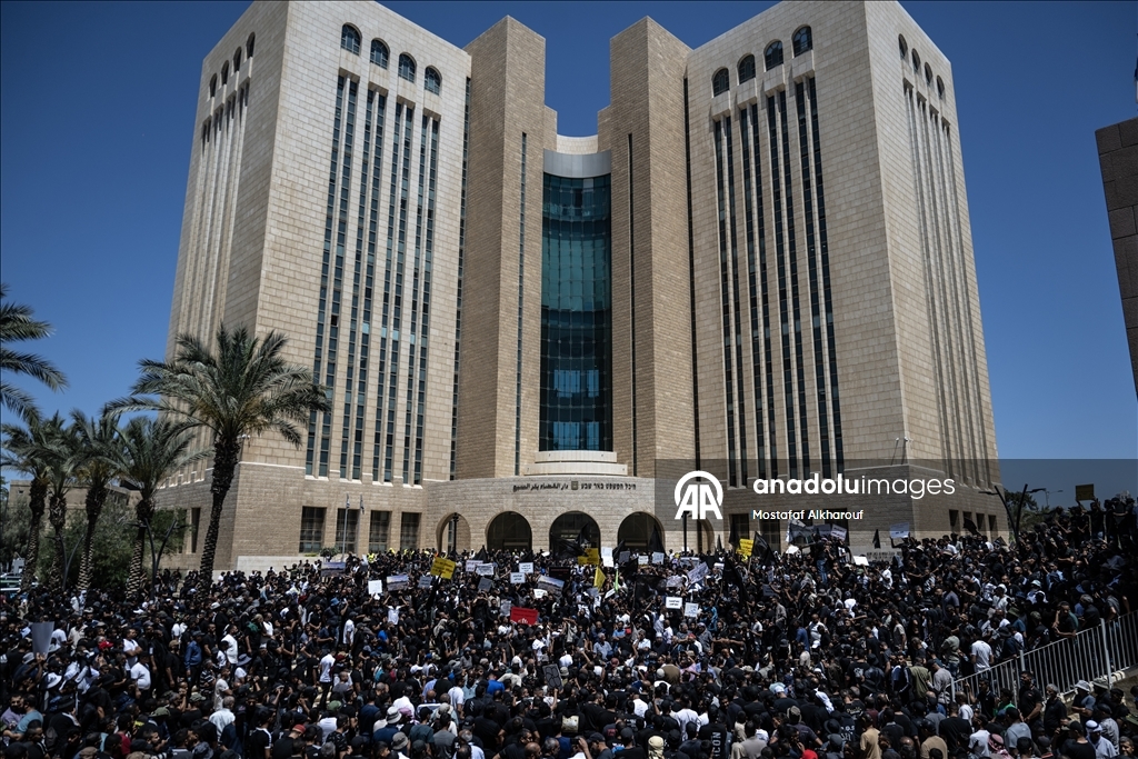 آلاف العرب يتظاهرون بالنقب احتجاجا على هدم إسرائيل منازلهم