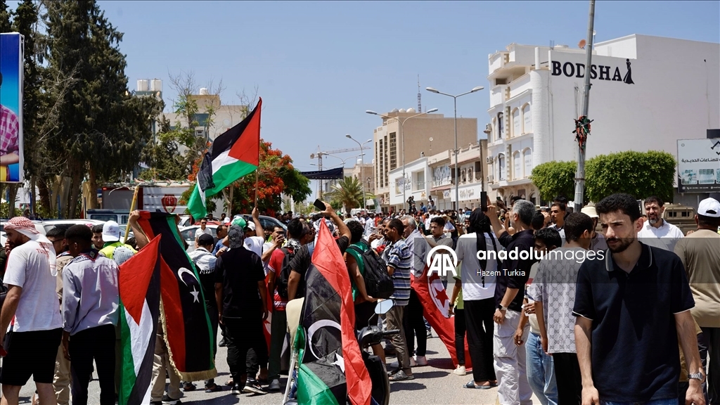 Gazze’ye ilerleyen Mağrib Direniş Konvoyu, Libya’nın Misrata kentinde güllerle karşılandı