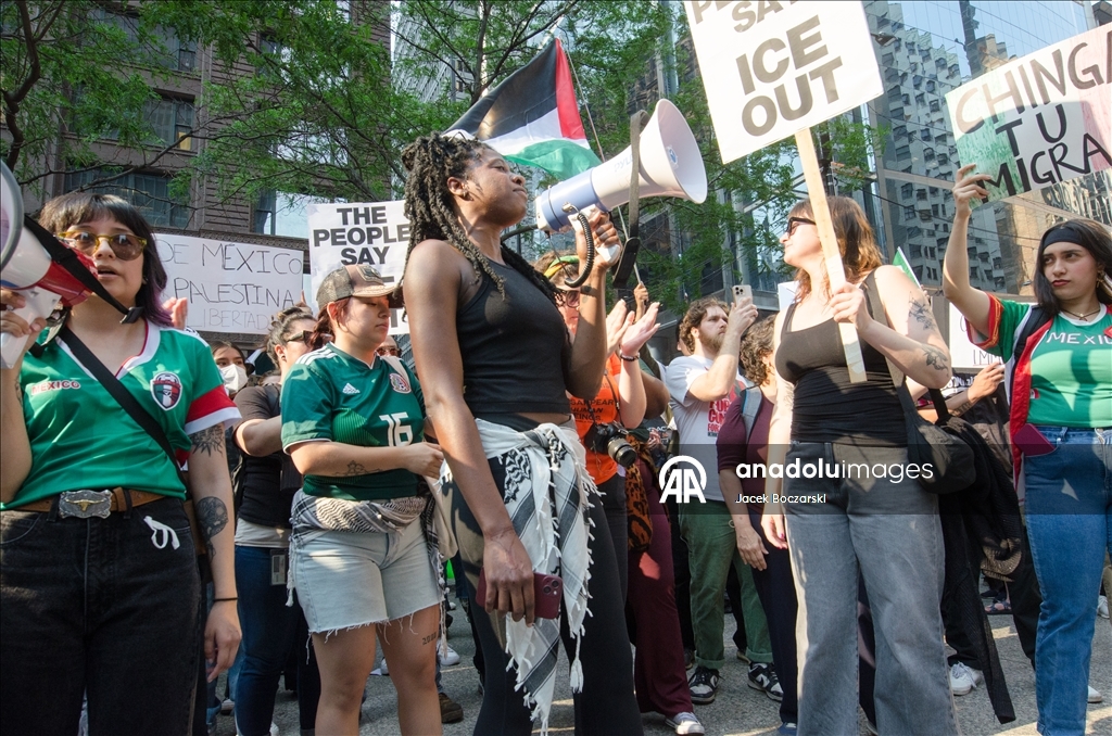Chicago'da göçmenlere yönelik gerçekleştirilen operasyonlara karşı protesto düzenlendi