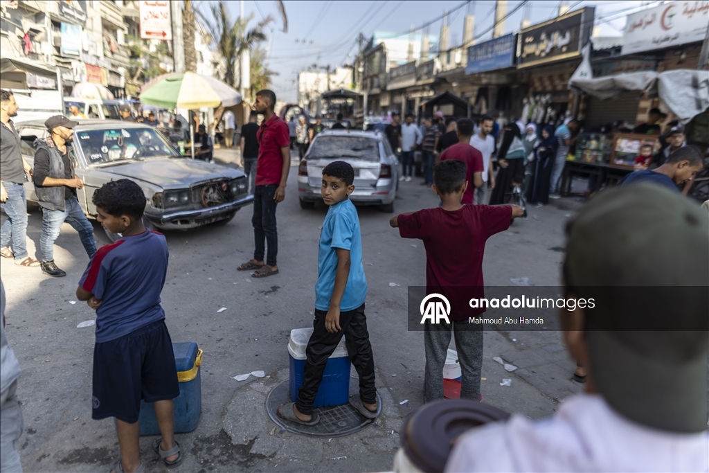 أطفال غزة.. عمل شاق تحت وطأة التجويع والإبادة الإسرائيلية