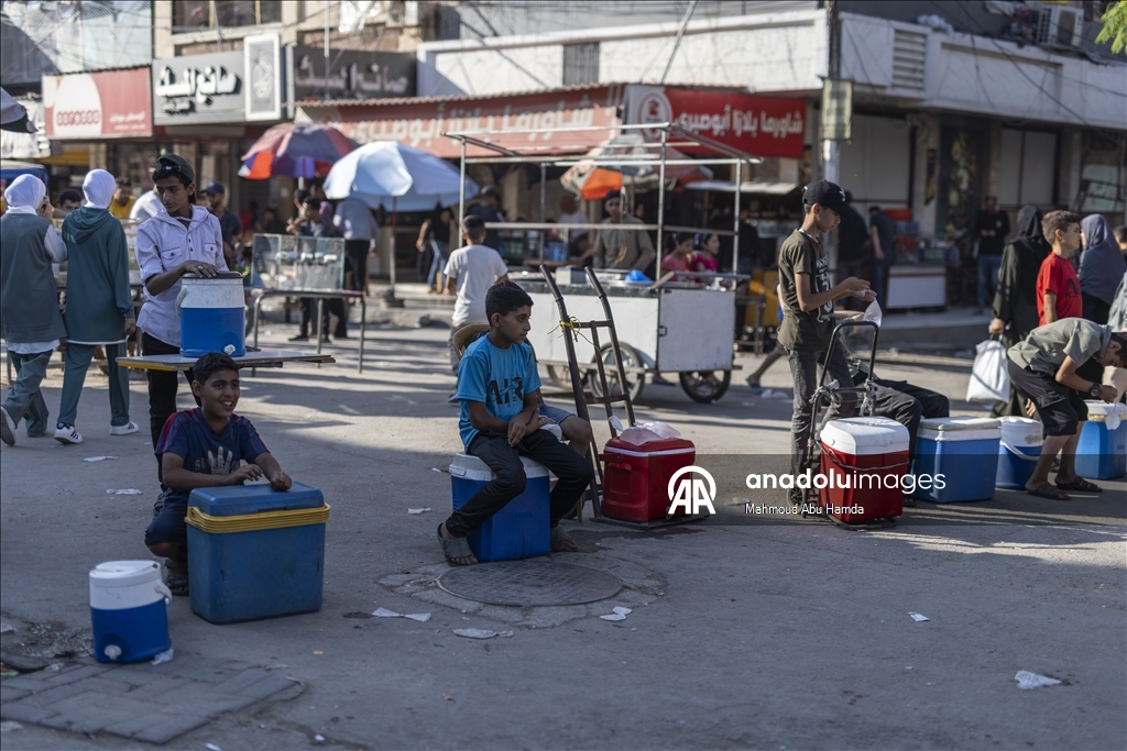 أطفال غزة.. عمل شاق تحت وطأة التجويع والإبادة الإسرائيلية
