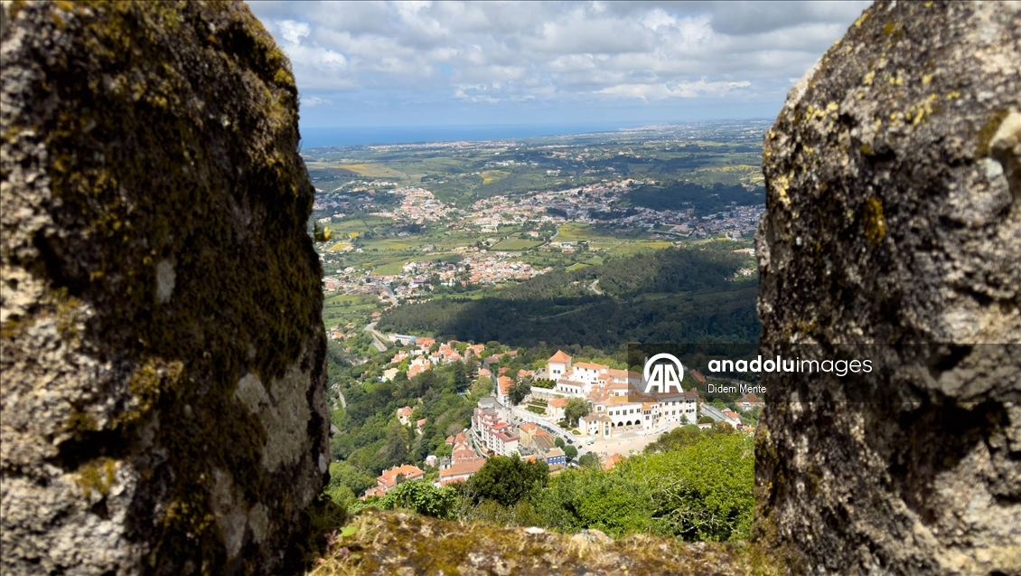 Sintra, renkli sarayları ve tarihi kaleleriyle turistlerin ilgisini çekiyor