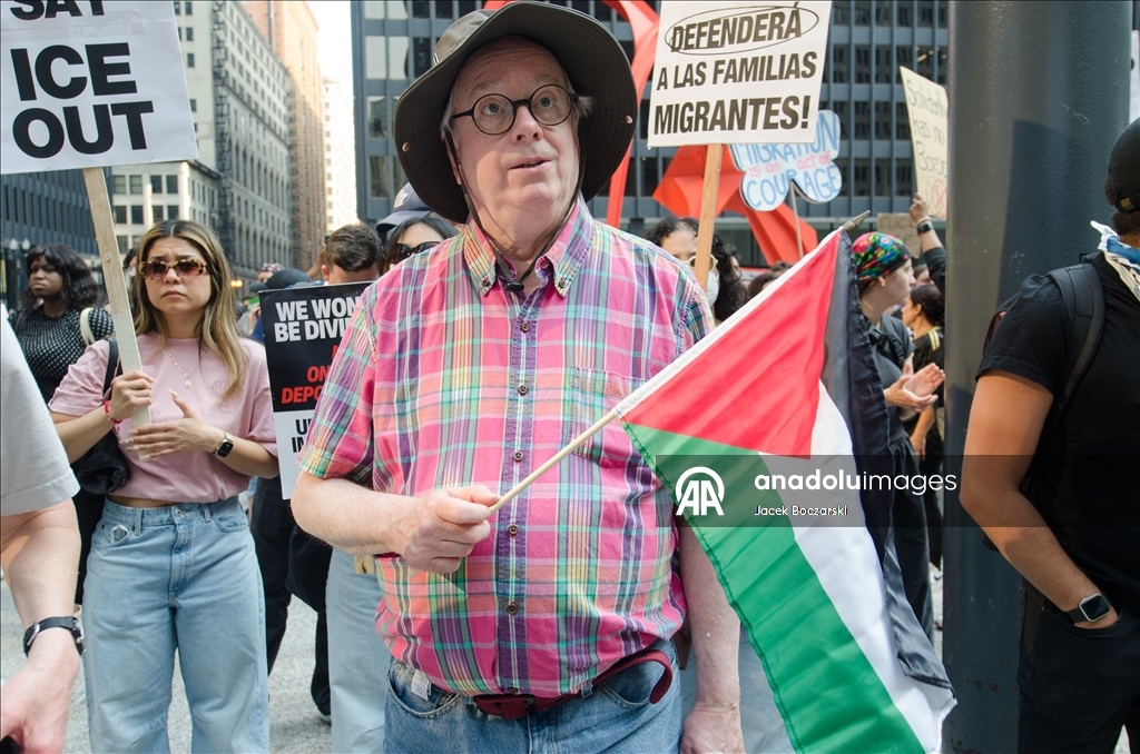 Chicago'da göçmenlere yönelik gerçekleştirilen operasyonlara karşı protesto düzenlendi
