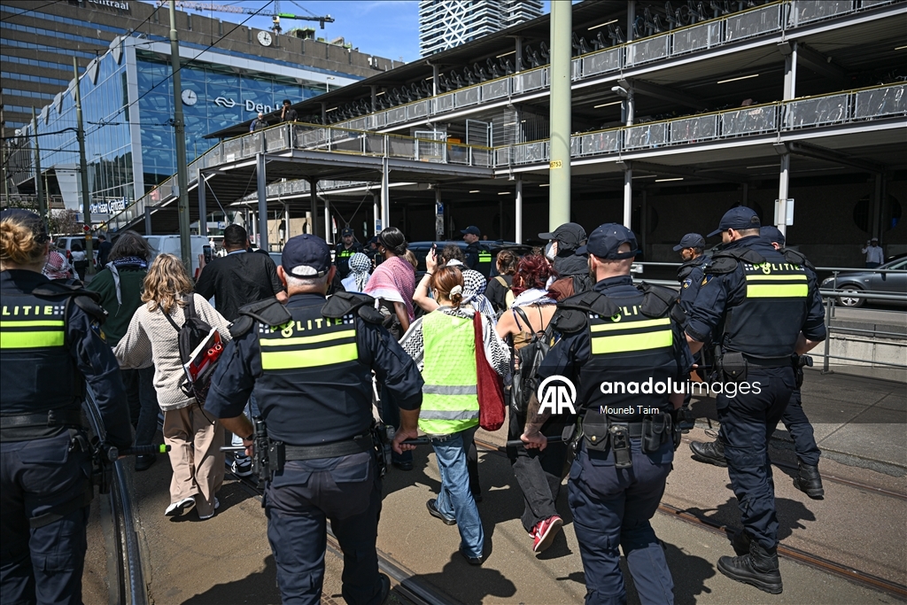 Lahey'de İsrail'in “Madleen ”i alıkoymasına karşı düzenlenen gösteriye Hollanda polisi müdahale etti