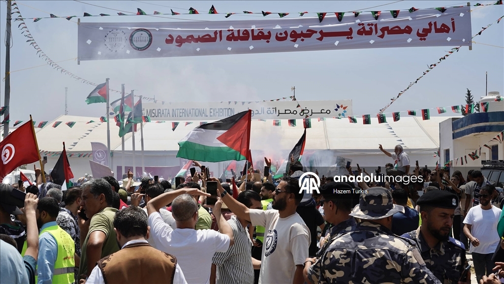 Gazze’ye ilerleyen Mağrib Direniş Konvoyu, Libya’nın Misrata kentinde güllerle karşılandı