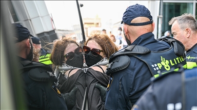 Lahey'de İsrail'in “Madleen ”i alıkoymasına karşı düzenlenen gösteriye Hollanda polisi müdahale etti