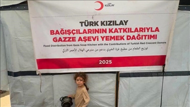 Türk Kızılay'ı, Gazze'de açlıkla mücadele eden Filistinlilere yemek dağıttı