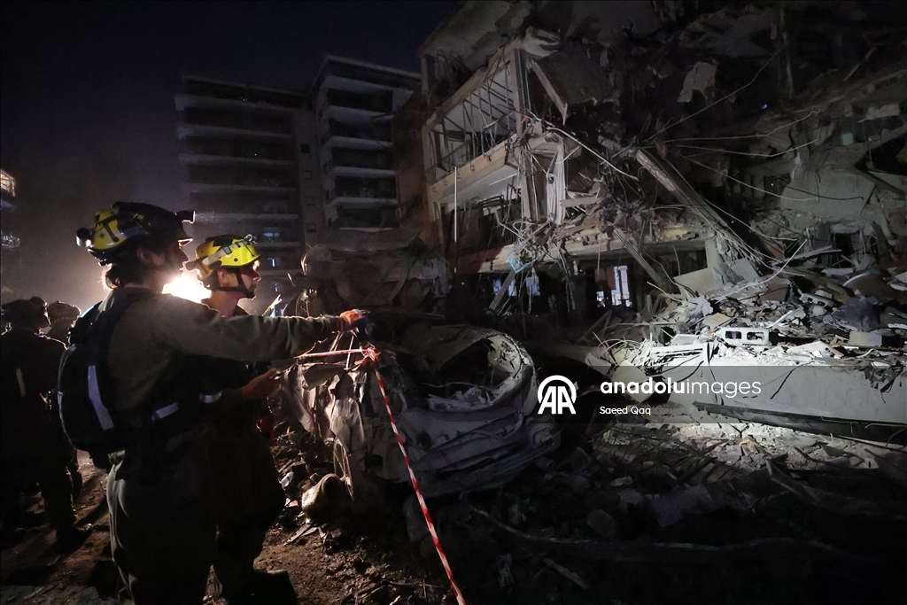 İran’ın füze saldırılarında Ramat Gan’da binalar yıkıldı, çok sayıda kişi tahliye edildi