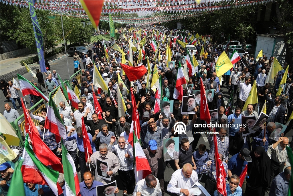 İran’da cuma namazı sonrası İsrail’in İran’a yönelik düzenlediği saldırılar protesto edildi