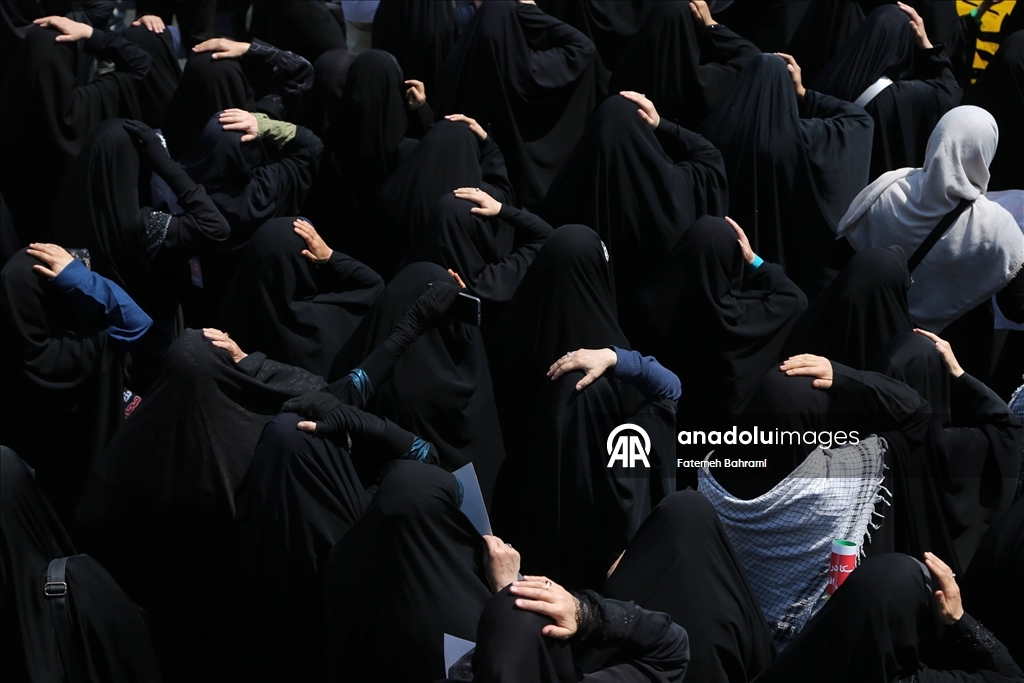 İran’da cuma namazı sonrası İsrail’in İran’a yönelik düzenlediği saldırılar protesto edildi