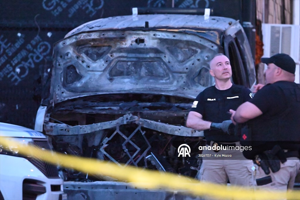 В Нью-Йорке подожгли автомобили полиции Нью-Йорка на полицейской стоянке в Бруклине