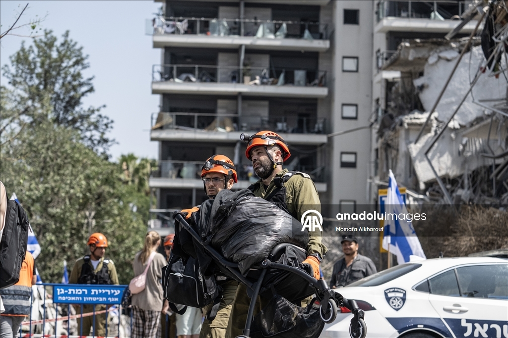 İran’ın İsrail'e yönelik füze saldırılarında Ramat Gan bölgesindeki binalarda ağır hasar oluştu
