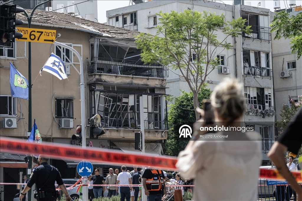 İran’ın İsrail'e yönelik füze saldırılarında Ramat Gan bölgesindeki binalarda ağır hasar oluştu