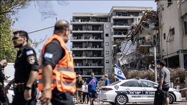 İran, İsrail'in saldırılarına karşılık balistik füze saldırıları düzenledi