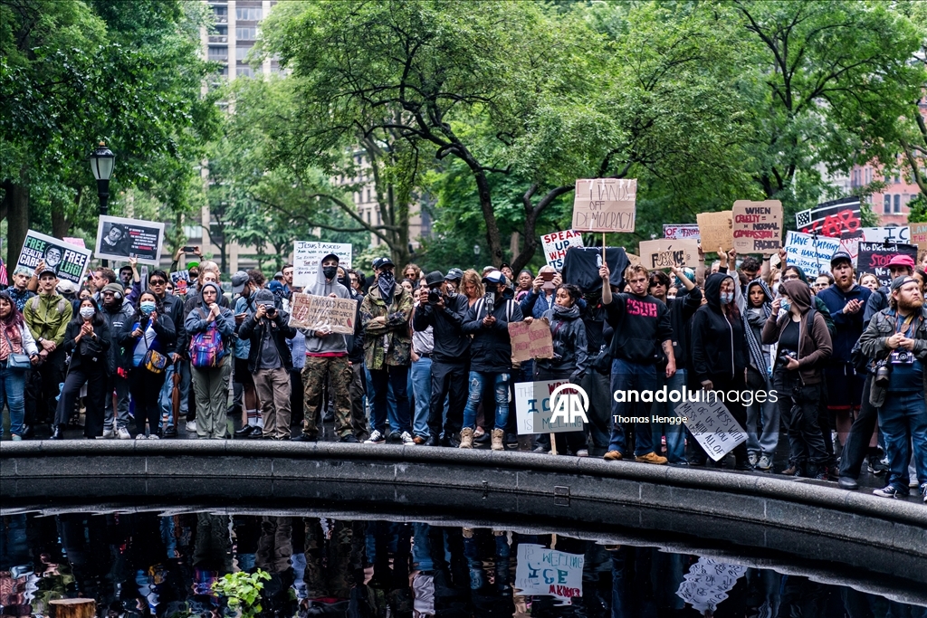 New York'ta "No Kings" yürüyüşü: Trump'ın askeri geçit planına protesto