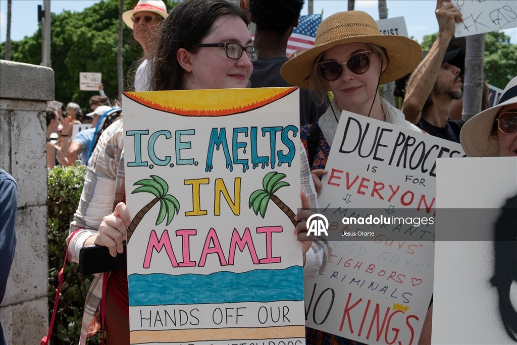 Miami'de Trump karşıtı protesto gösterisi düzenlendi