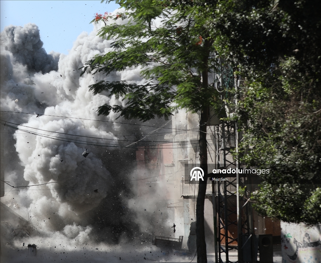 İsrail ordusu Gazze'nin Bureyc Kampı'na saldırı düzenledi