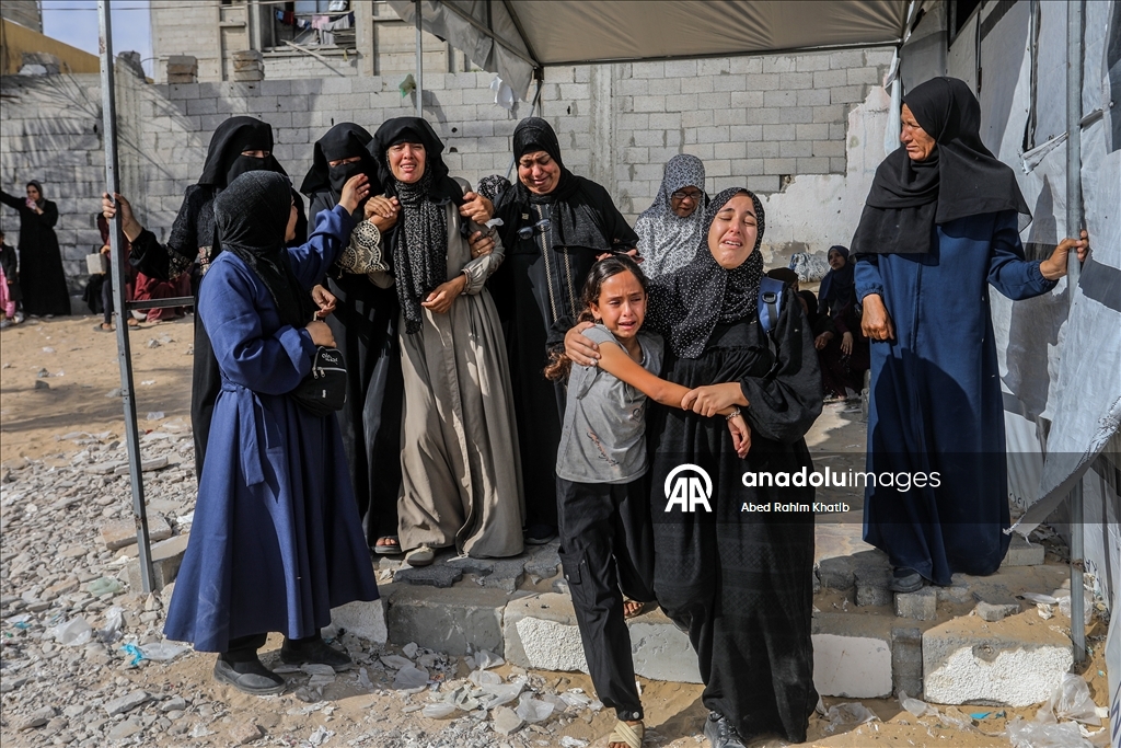İsrail, Gazze'de yardım bekleyen Filistinlilere saldırdı