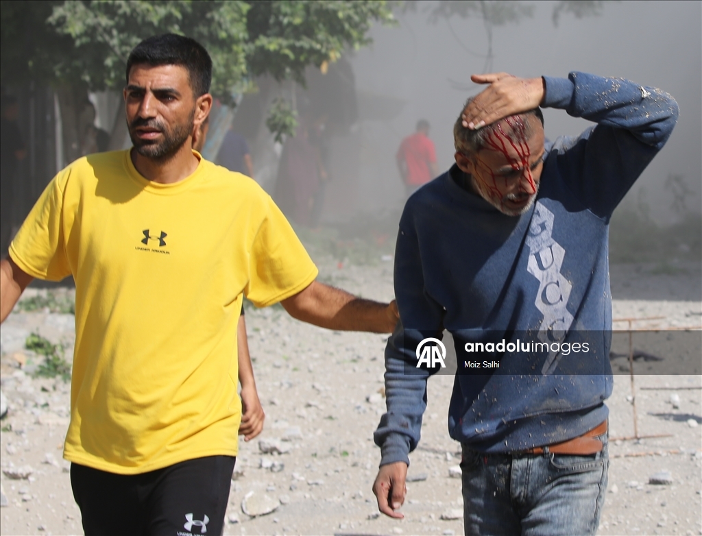 İsrail ordusu Gazze'nin Bureyc Kampı'na saldırı düzenledi