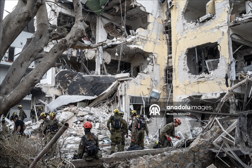 İsrail'in İran'a yönelik hava saldırıları devam ediyor 44